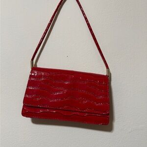 Elegant Red Crocodile-Embossed Shoulder Bag